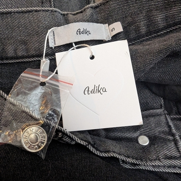 NWT Adika Floral Patterned Gray wash Jeans Size Small - Picture 6 of 7